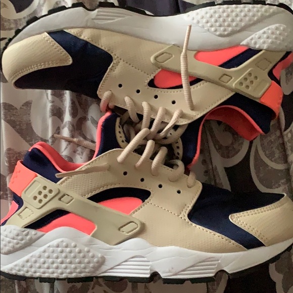 Nike Huarache - Picture 2 of 3
